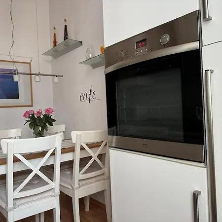 Apartment Wohnen In Der Nahe Vom Biebricher Schloss *